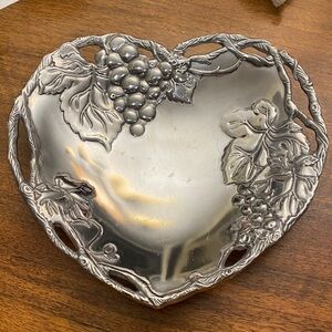 ARTHUR COURT Heart Shaped Dish Grape Pattern